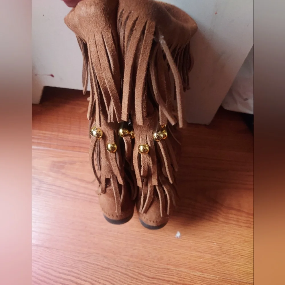 Minnetonka Boots - Picture 6 of 12